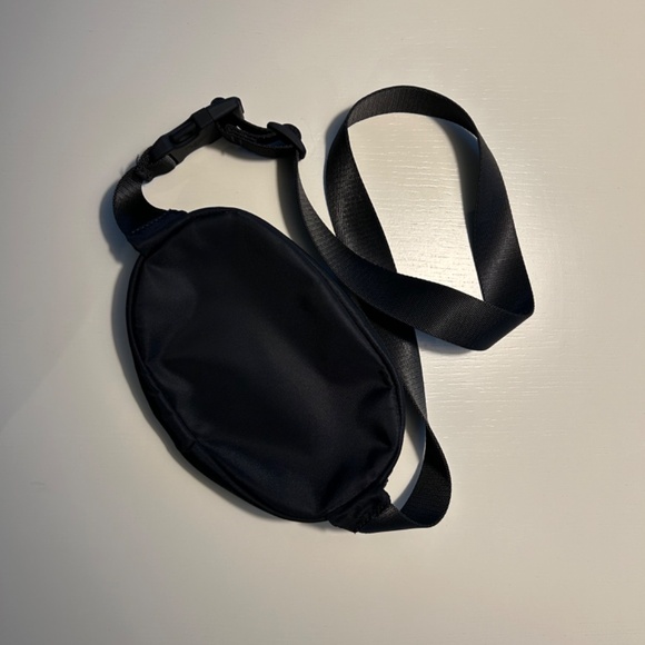 Lululemon Take It On Belt Waist Crossbody - Picture 3 of 4
